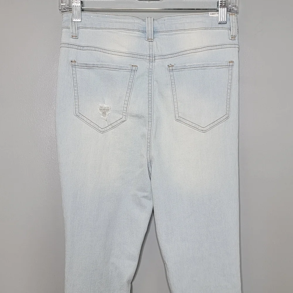 Almost Famous Distressed High Rise Skinny Light Wash Stretch Blue Jeans Size 1